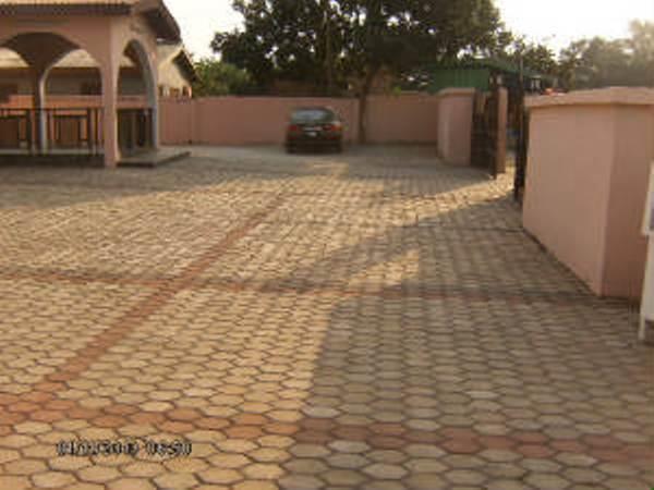 Samartine Hotel Kwabenya Exterior photo